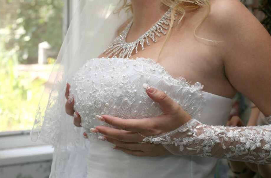 wedding-dress_big-chest