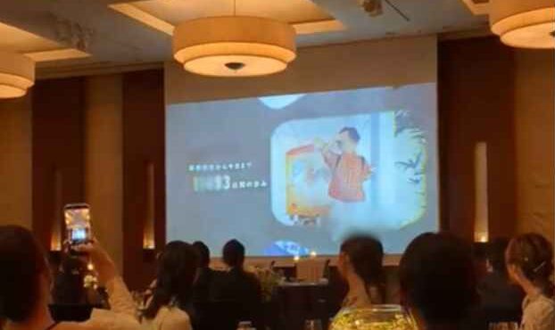 結婚式ムービーの上映